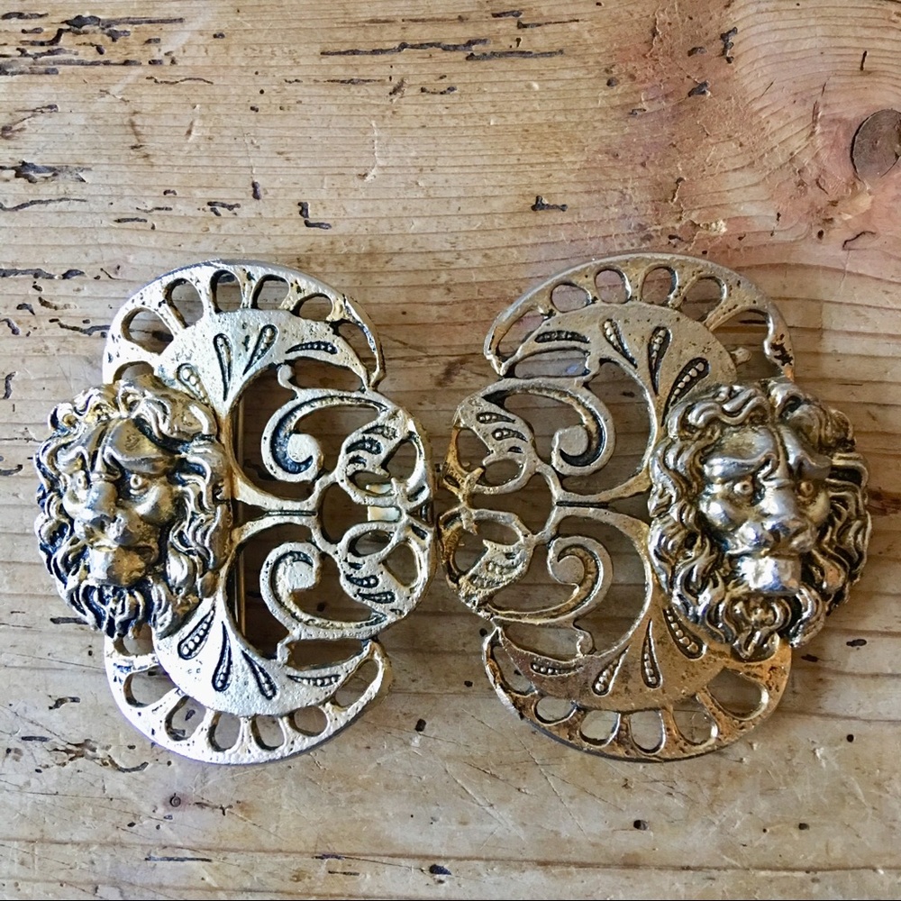 Vintage Interlocking Lionshead Brass Belt Buckle